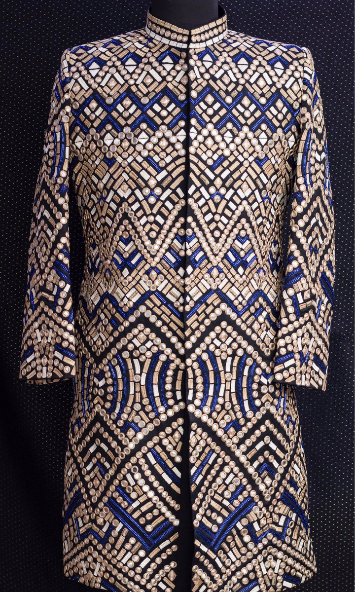ABespoke08's tweet photo. ~Hand embroidery work on this beautiful piece ~ https://t.co/l3IUSXyObn