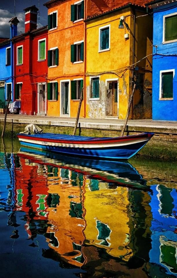 mikelelzz's tweet photo. A volte le parole non bastano.
E allora servono i colori.
E le forme.
E le note.
E le emozioni.
(Alessandro Baricco)

Buongiorno #mattinieri

#Burano #Lifeiscolor https://t.co/aFh2jKqSdh