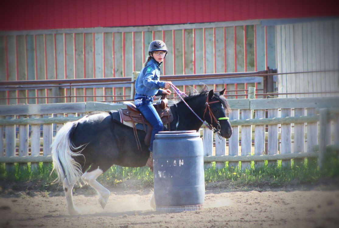 chuiko2's tweet photo. 4H is over for the year:) So thankful to all the VanMetres for everything they did for our kids. #greatleaders Pretty proud to see how much they’ve improved. Matt won 1st in his age #firstbuckle and Rylee got 2nd in her group. #lostatooth #4H #rodeo #greatday https://t.co/2k1dzvL6j9