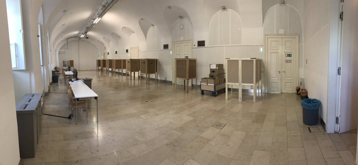 jasmingrue's tweet photo. An der TU Wien ist alles vorbereitet. Wahlzeiten heute: 10 bis 19 Uhr. Infos zu den Wahllokalen: https://t.co/htoQCvfvY0 #oeh19 #htu https://t.co/B6UWZbd64W