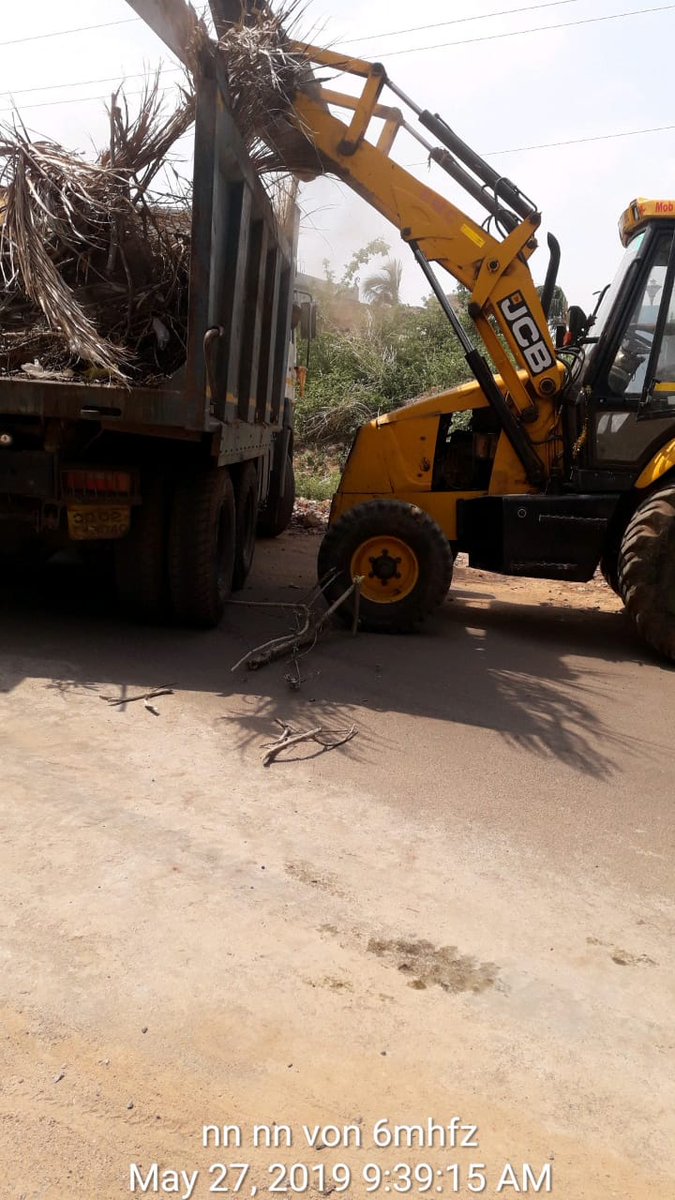 bmcbbsr's tweet photo. Morning cleanliness drive including the lifting of green garbage, road sweeping carried out across the city. #CleanBhubaneswar #RebuildBhubaneswar https://t.co/Zdu7lu6iAn