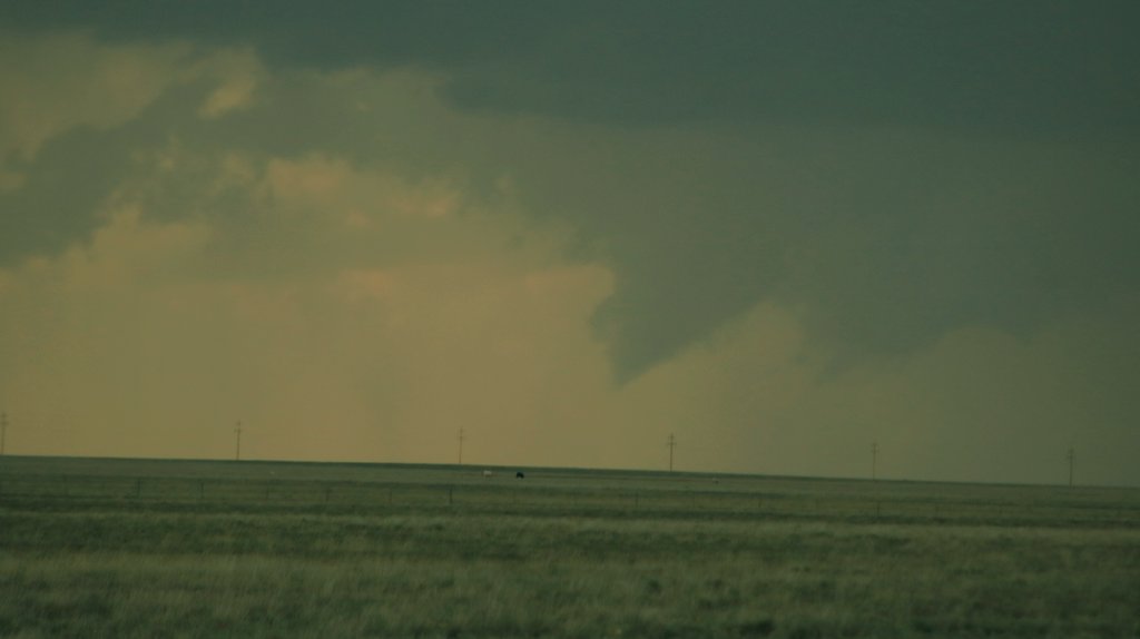 Rocket_AZ's tweet photo. @SimonLeeWx Looks like we were about the same distance. I used my 300mm to get a closer look but sadly it came in to view right as it was pulling back up in to the storm. https://t.co/USydzYZUcA