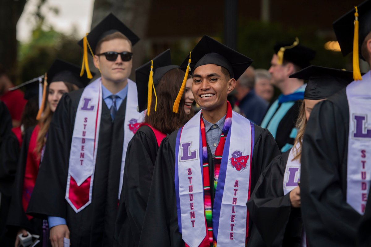 LinfieldUniv's tweet photo. All the smiles. π #Linfield19 https://t.co/k8WKeZ7OYe