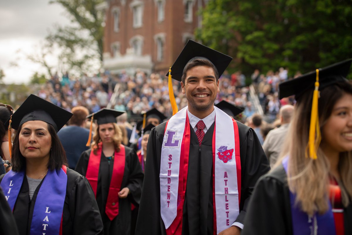 LinfieldUniv's tweet photo. All the smiles. π #Linfield19 https://t.co/k8WKeZ7OYe
