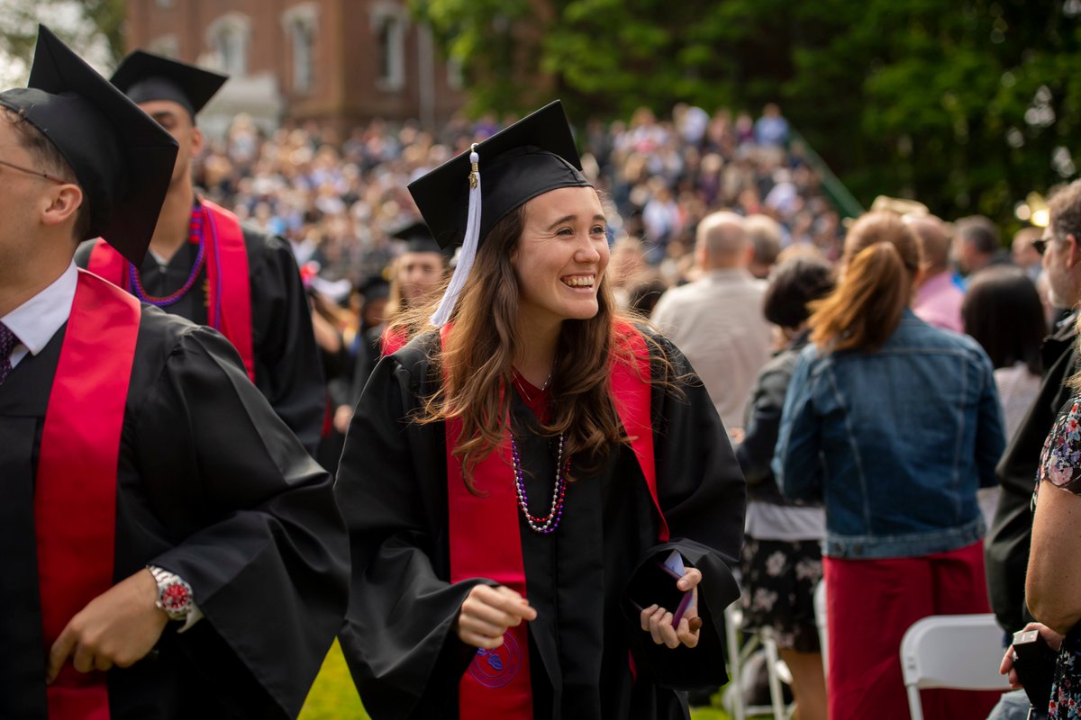 LinfieldUniv's tweet photo. All the smiles. π #Linfield19 https://t.co/k8WKeZ7OYe