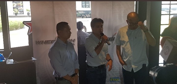 PhilippineStar's tweet photo. .@PhilippineStar Media Group's executive vice president Lucien Dy Tioco together with @bworldph's Velocity editor Manny de los Reyes and #WheelsPH online editor Kap Maceda Aguila answer questions from the media.| @ccimperio https://t.co/AKFXr4Ceok