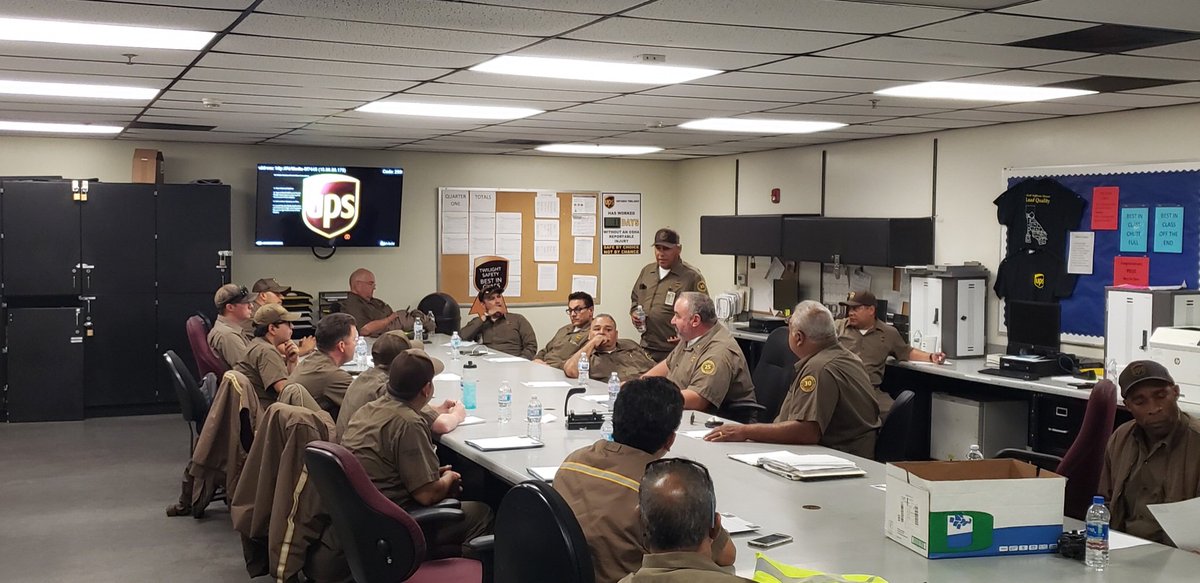 UPSOntarioDDST's tweet photo. Safety for our new driver isn't just a local 63 DDST thing. Our brothers from local 396 DDST come to share their wisdom with the new drivers. #ups #upsers #ddst #ontario #upsdrivers #socalsosafe #safety #hud https://t.co/aicixNzOKN