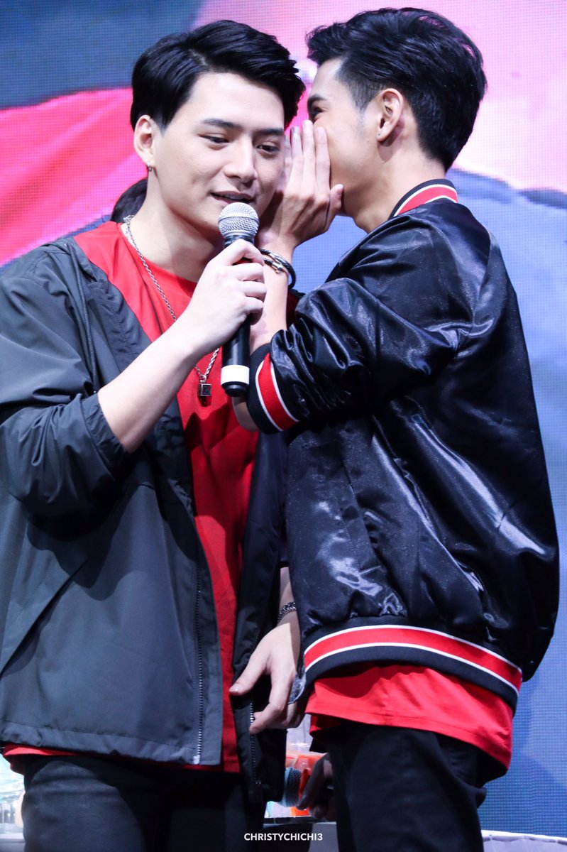 christychichi3's tweet photo. Secret between us 🥰

@stjinx_maya @kristtps 
#KristSingtoFMinVietnam
#ทีมพีรญา 
#SingtoPrachaya 
#KristPerawat https://t.co/60noIV5Iy0