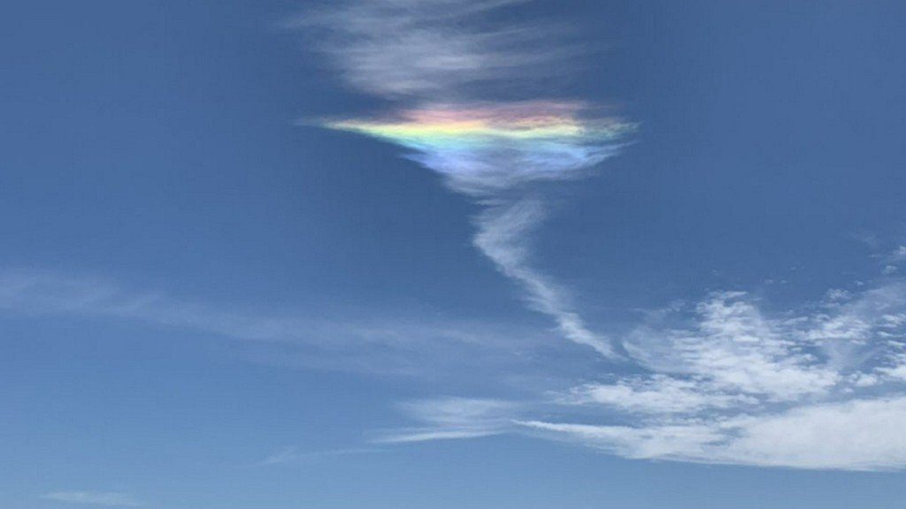ABC7NY's tweet image. Rare 'fire rainbow' spotted at the Jersey Shore 7ny.tv/2wwodVz