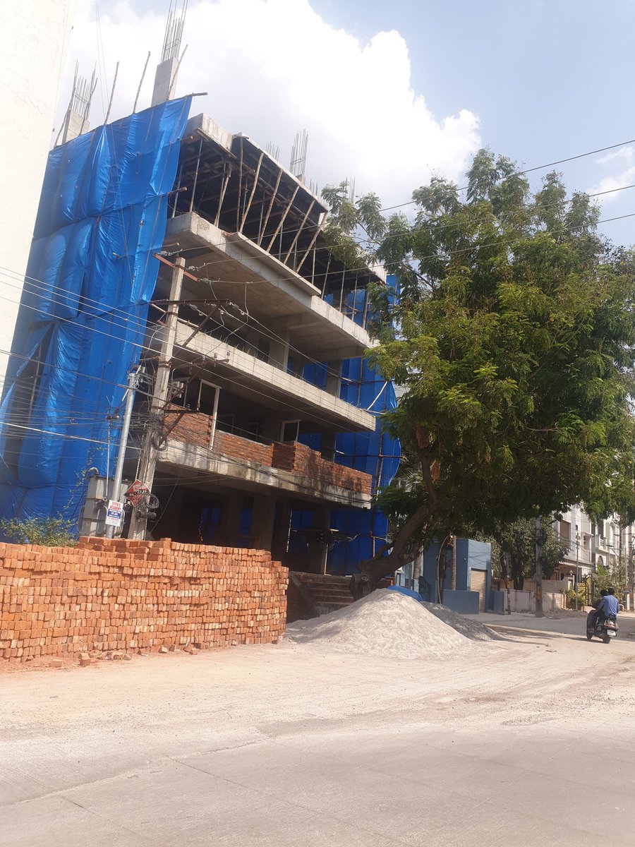 Sujith64740112's tweet photo. @KTRTRS @CommissionrGHMC @arvindkumar_ias @CCP_GHMC @Director_EVDM @ACIT_GHMC @GHMCOnline @ZC_Kukatpally @MoosapetDc @9_acp Moosapet circle 23. Balaji Nagar 115 Division.
Complained about many times to the ACP Srinivas Das on this illegal construction in KPHB Colony plot no:617. https://t.co/mRwh3fsmCA