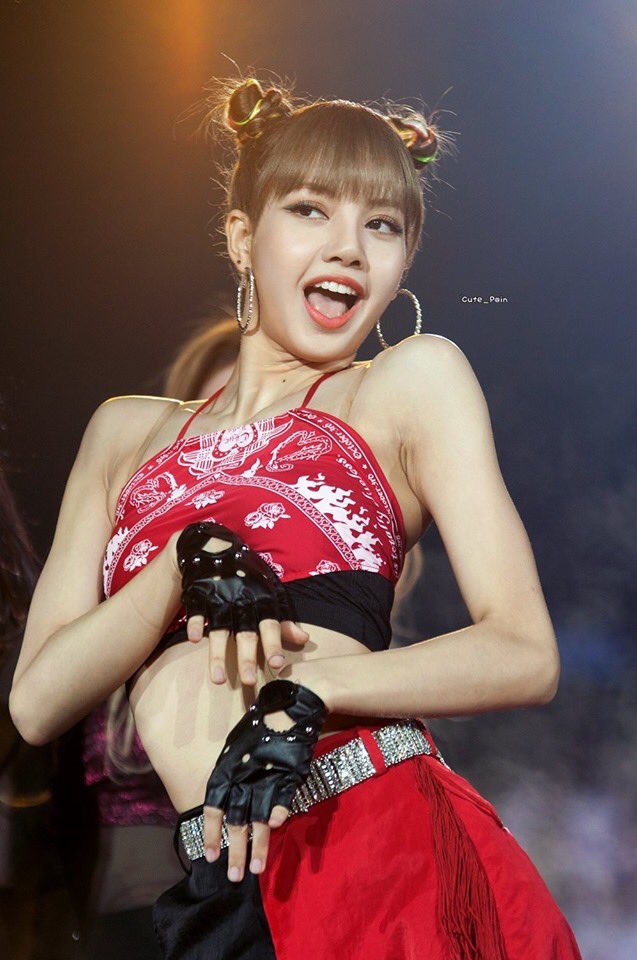 ifitisyou_'s tweet photo. โอ๊ยย นุ้งละลายอีกแล้ว #LISA  #BLACKPINKinPARIS https://t.co/c8bropgCBH