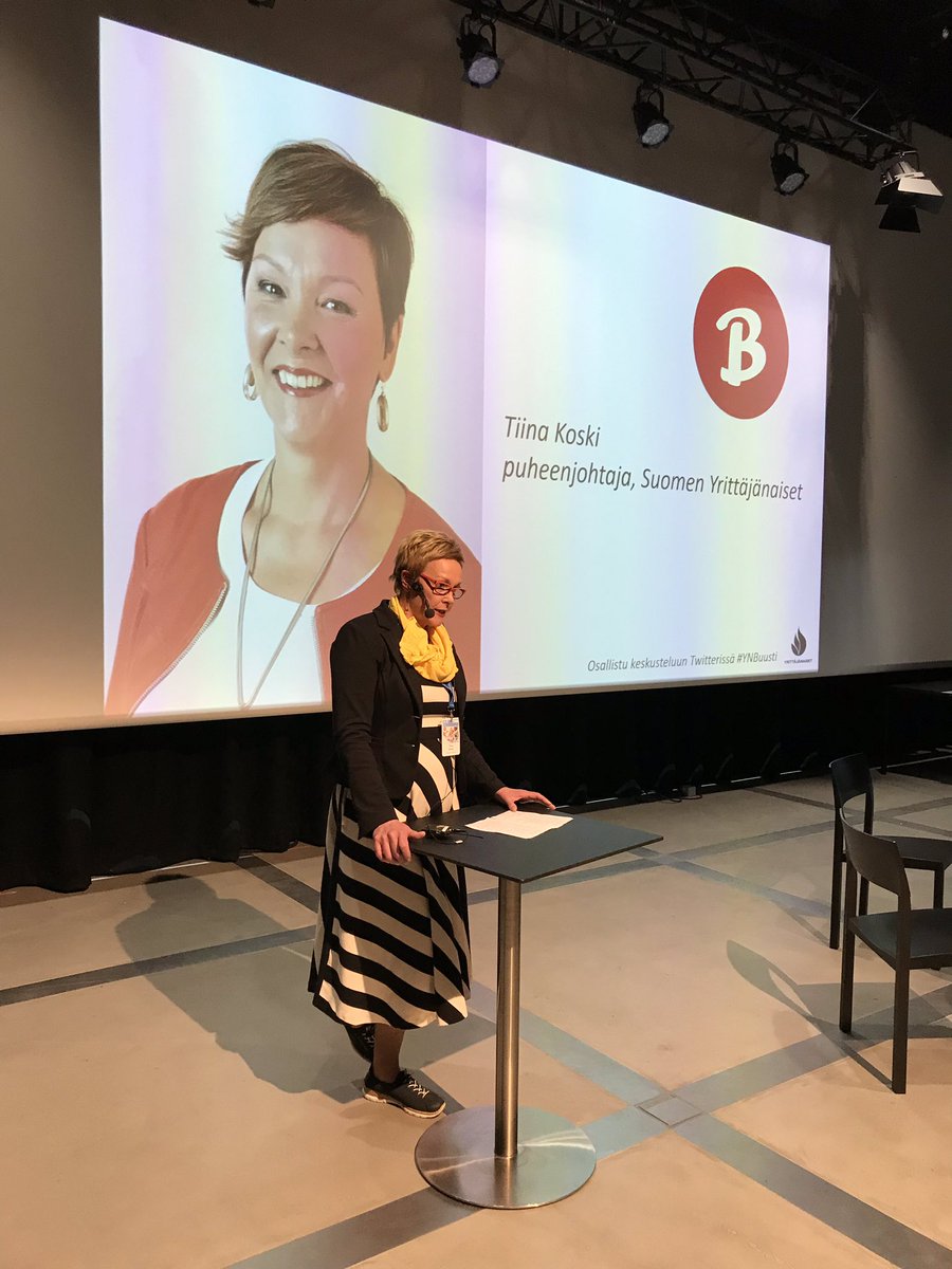 Tänään juontamassa Buustia yrittäjänaisten bisnekseen - seminaaria. Juuri päästiin vauhtiin, nyt äänessä meidän pj Tiina Koski #ynbuusti ja kuullaan, mitä terveisiä YN on lähettänyt hallitusneuvottelijoille. #maikki #luottojuontaja