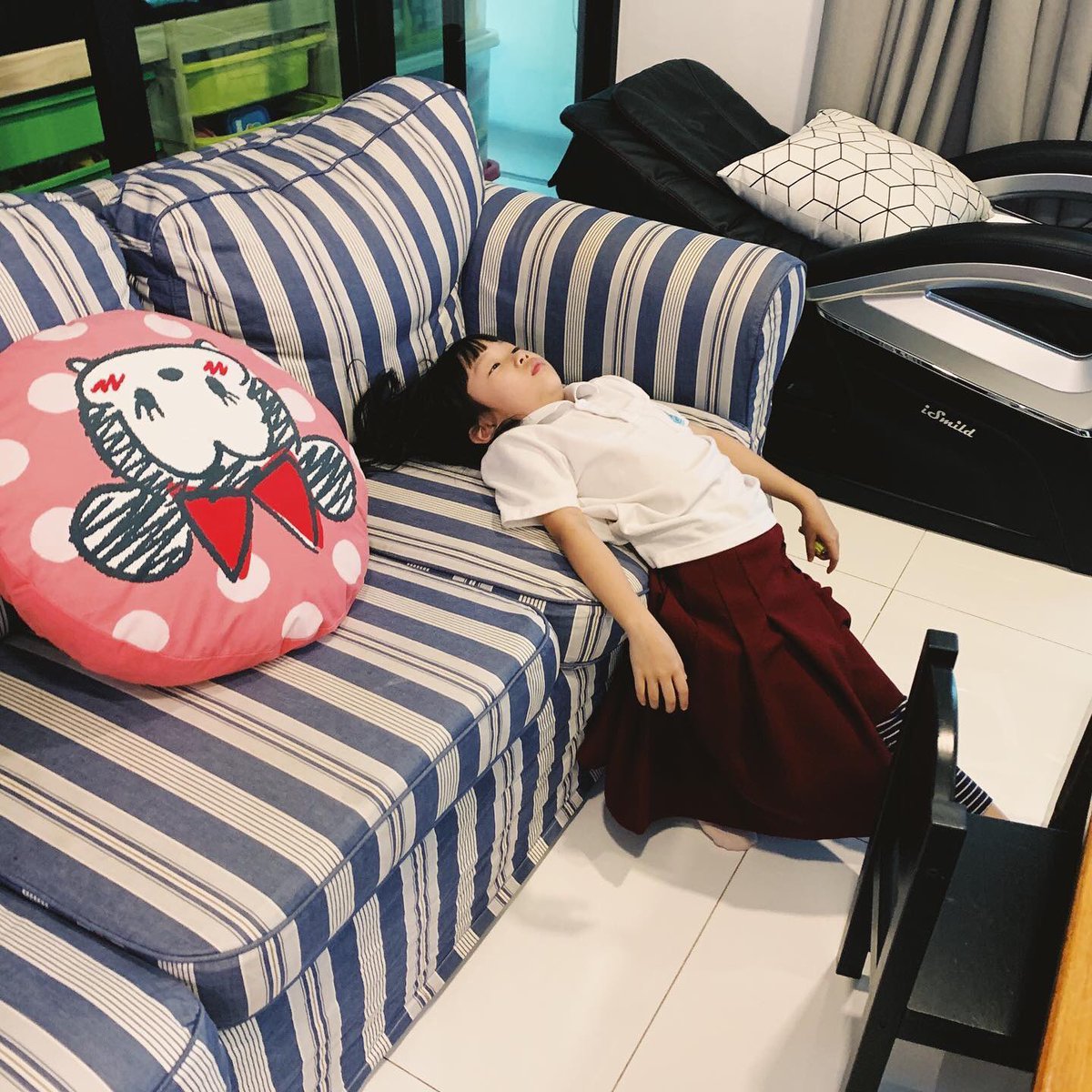 tuknirutchaya's tweet photo. สวัสดีวันจันทร์ ร่างอยู่โรงเรียนแต่ใจยังอยู่บ้าน #แม่ก็เช่นกัน #gin7 https://t.co/s8Otrbd3t4