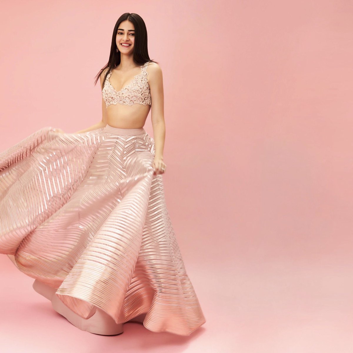 iamitaggarwal's tweet photo. Ananya Panday @ananyapanday in our hand embroidered lace blouse inspired by the beautiful form of an Amoeba with a metallic stripe lehenga. 
#WomenWeLove
Styled by @shnoy09 @stylebyami
#AmitAggarwal #AnanyaPanday #Spotted #Bollywood #Celebrity #StudentOfTheYear2 #Couture https://t.co/zYLnlZy8Sc