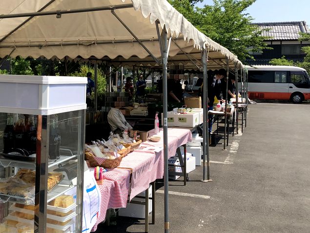 vNeUigmDIfBUNYi's tweet photo. 25日土曜日は太陽の園オープンハウスでした♪
陽だまりもスイーツや飲み物を出品しました(^^)
今人気のタピオカミルクティーはなんと完売❣
暑い中お越し下さった皆様、ありがとうございました☆

#太陽の園オープンハウス
#スイーツ
#チーズケーキ
#タピオカミルクティー
#陽だまり
#カフェ
#美味しい https://t.co/VVOZz0MwUQ