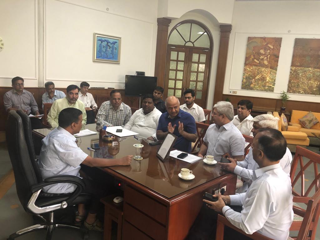 AamAadmiParty's tweet photo. दिल्ली के मुख्यमंत्री @ArvindKejriwal ने मंत्रिमंडल के साथ दिल्ली में हो रहे विकास कार्यों का जायज़ा लिया। https://t.co/t0QzynDHwR