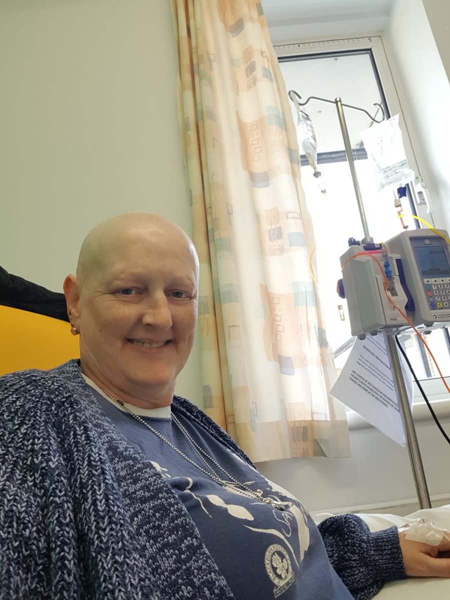 9pepe9_'s tweet image. Can people help me out and retweet this post so it reaches out to @jimmybullard @flintoff11, as some people may know my mother has terminal cancer and only been given couple of years left( hopefully she last 50+ years❤️). Her bucket list is that she wants to meet them. Thank you