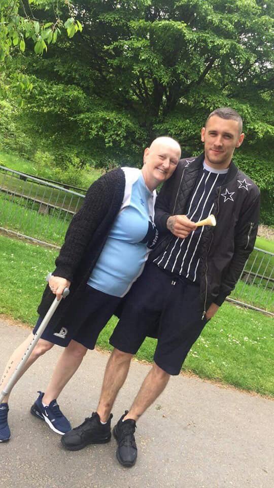 9pepe9_'s tweet image. Can people help me out and retweet this post so it reaches out to @jimmybullard @flintoff11, as some people may know my mother has terminal cancer and only been given couple of years left( hopefully she last 50+ years❤️). Her bucket list is that she wants to meet them. Thank you