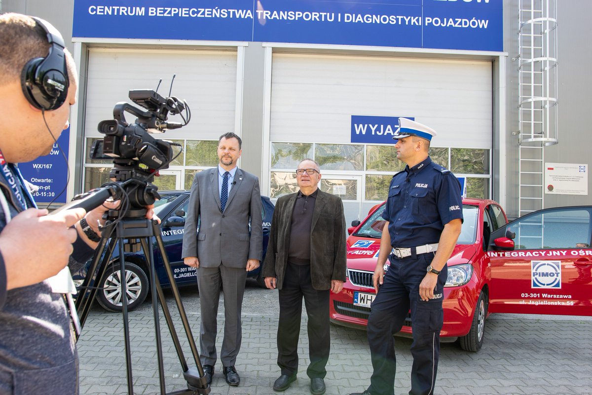 PIMOT_EU's tweet photo. @PIMOT_EU włączył się w akcję „Dla Każdego jest Miejsce na Drodze”! Zainaugurowana w #PIMOT kampania edukacyjna ma uświadomić użytkownikom jak bezpiecznie korzystać z dróg, respektując prawa innych, https://t.co/etkLHN5D3B. osób z niepełnosprawnością.
@PolskaPolicja #brd https://t.co/traUrIzhBB