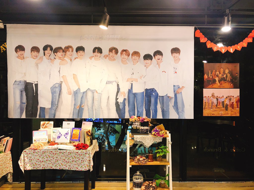 Flower_SVTspt's tweet photo. 오늘 마지막인 부산 나비키친에서 사진인화, 배너, 현수막 등 게임을 통해서 나눔할 예정입니다. 많은 참여부탁드립니다!!

- 부산과 제주는 따로 영수증 이벤트나 다른 이벤트는 포스트잇 이벤트 외에  없습니다.
- 서울은 6월 2일 따로 나눔할 예정 입니다. https://t.co/ZgpT8667Gj
