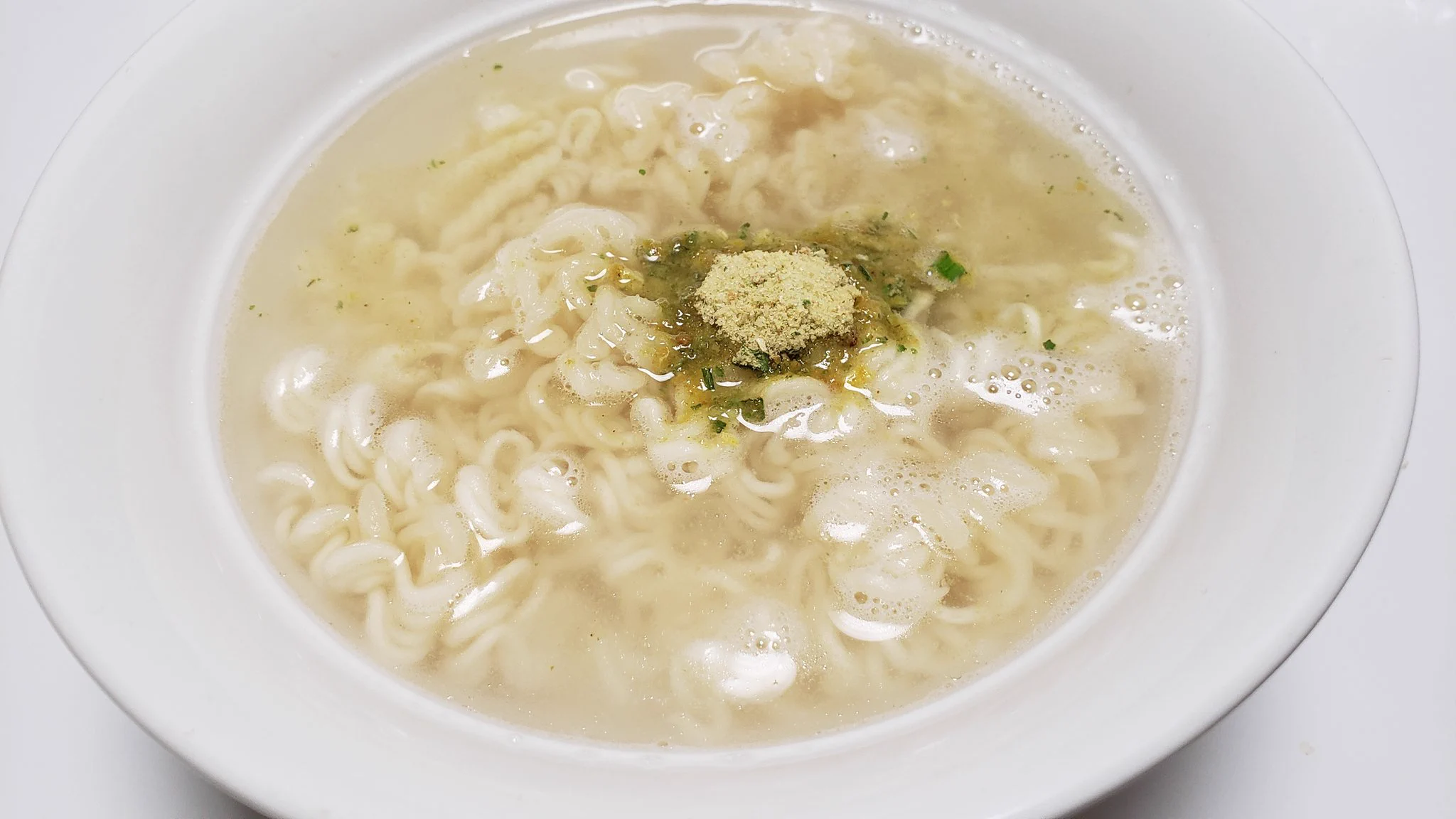 その手があったか！鍋を使わず袋麺が食べられるまさかの方法