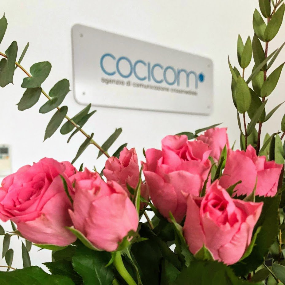 Cocicom_it's tweet photo. #lunedì
Contro il grigiore di questa primavera che tale non è... ROSE!
E in omaggio, pure una lettura 😅>> https://t.co/9tMLSUfiuZ
#comunicazione
 #marketing #marketingonline https://t.co/ZWNcD3DHHk