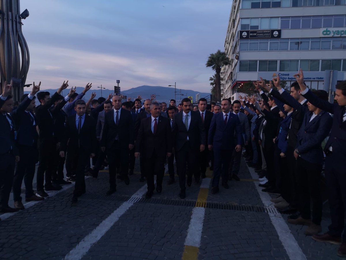 İzmir Ülkü Ocakları Olarak düzenlemiş olduğumuz Ülkü Ocakları  Genel Başkanımız Sayın Dr. <a href="/sinanates16/">Sinan ATEŞ</a>'in katılımlarıyla onurlandırdığı Fırat Yılmaz Çakıroğlu soframızdan sizleri aramızda görmekten mutluluk duyduk.
<a href="/RasitTayfur/">Ömür Raşit TAYFUR 🇹🇷</a> 
<a href="/izmirocak/">İzmir Ülkü Ocakları</a>