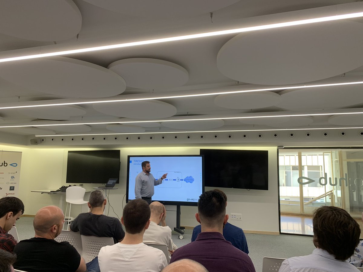 GoHubVentures's tweet image. Hoy en #GoHubMondays presentamos “Tiresias” a nuestras #startups. Tecnología propia de GoHub: #algoritmia que permite segmentación de clientes e identificación y asignación de patrones en #bigdata. Se integra con cualquier plataforma de #IOT