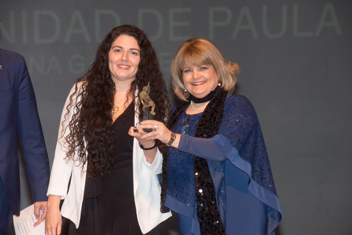 🥇 PREMIADOS 🥇Dayana Gauthier y Manuela Maza, directora y patrocinadora de <a href="/eternidaddPaula/">LaEternidadDePaula</a> recogieron el premio al Mejor Cortometraje de Cine Latinoamericano en la gala de clausura de la sexta edición del <a href="/festcineytvleon/">Festival Cine y TV</a> 👏🏼 <a href="/dayanagauthier/">Dayana Gauthier</a> 

#leondecine #leonesp #LECYT