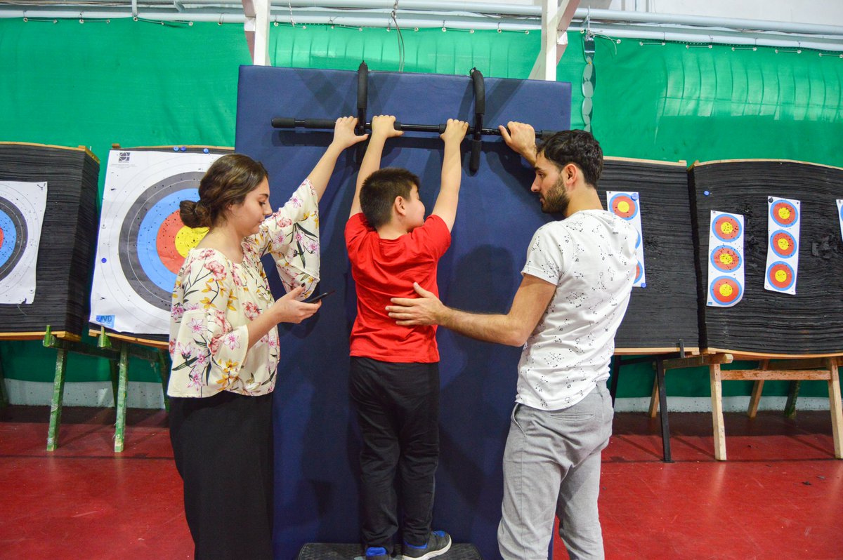 erdemligelecek's tweet photo. @hkunv Fizyoterapi ve Rehabilitasyon Bölümü Araştırma Görevlileri Çağatay Maden ve Erkin Sarı tarafından öğrencilerimize, kas kuvveti ölçümü, solunum kapasiteleri, fiziksel aktivite ve fonksiyonel kapasite ölçümü yapıldı. 👍👏 #erdemligelecek @edibesozen https://t.co/AZPTn8q6iJ