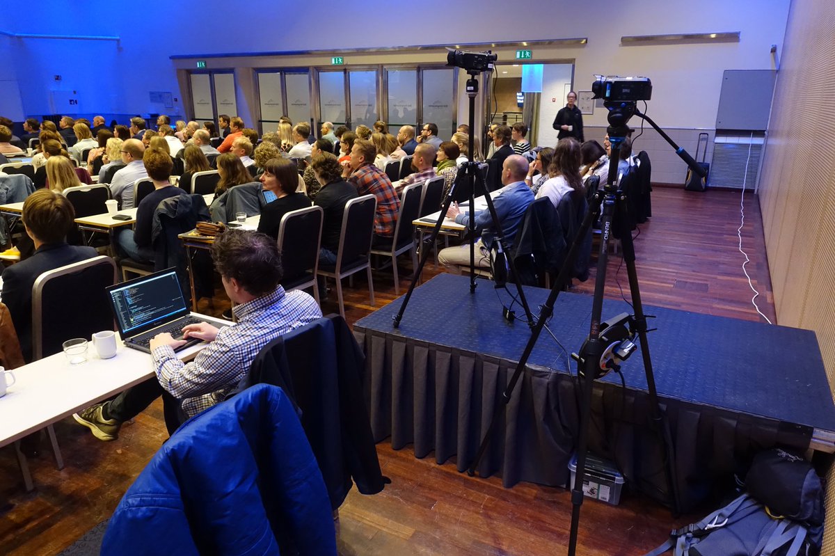 mrjorgen's tweet photo. I dag står jeg bak kamera som frivillig utpekt amatørfotograf på konferansen Smidig digitalisering 2019. #SmidigDig #smidig #Smidigkonferansen https://t.co/UtrOUOLcrr