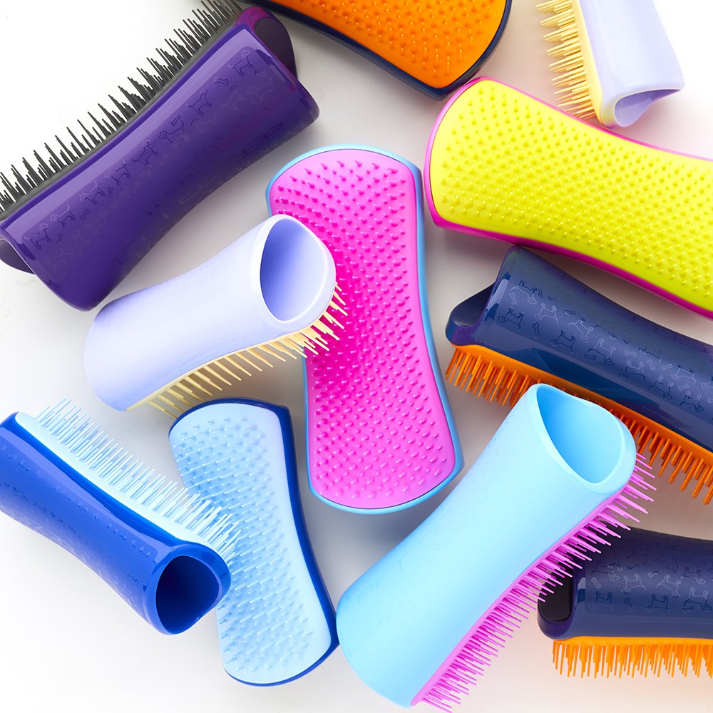 The pet brush you NEED to get your paws on! Have you tried the Pet Teezer Detangling &amp; De-Shedding grooming brushes? #PetTeezer Available at @petscorneruk