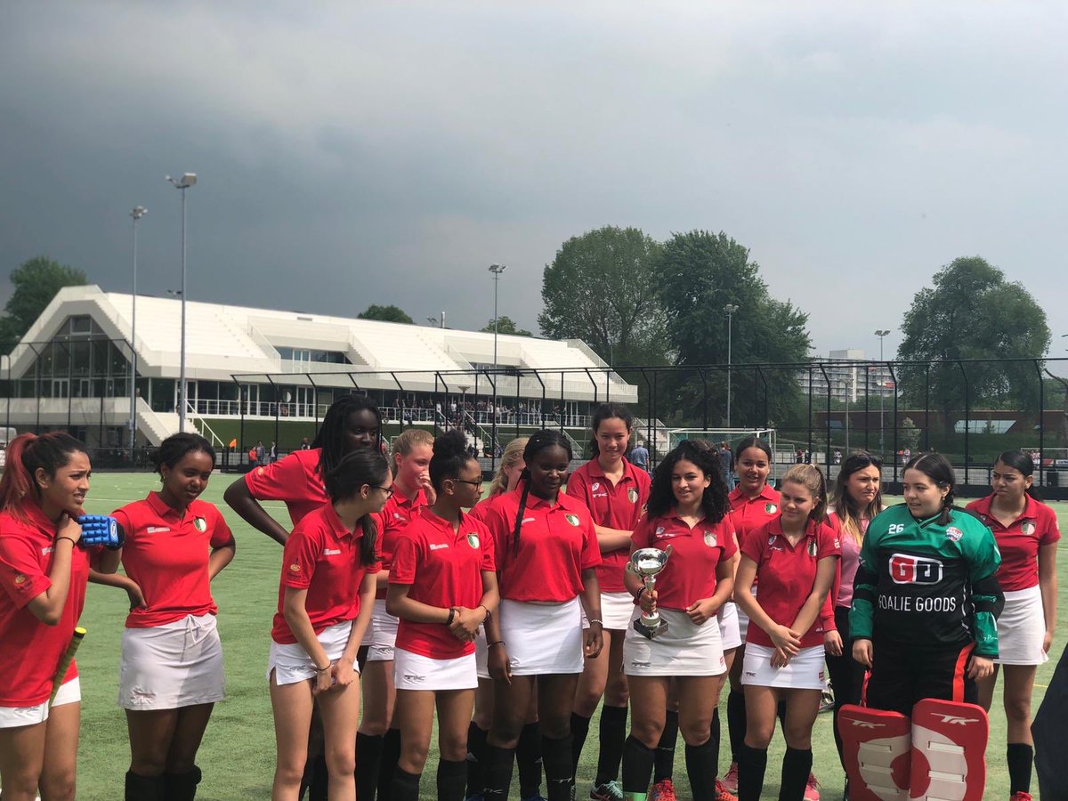 YES! MA1 KAMPIOEN! <a href="/KNHB_NL/">KNHB</a> <a href="/NPRZ010/">NPRZ</a> Met een aantal speelsters al bijna 9 jaar onderweg!❤️