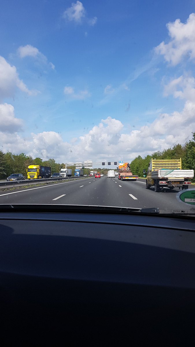 BiancaEngel's tweet photo. Onderweg voor mijn werk. Sales meeting in Düsseldorf voor 3 dagen https://t.co/biqwWFpG7H
