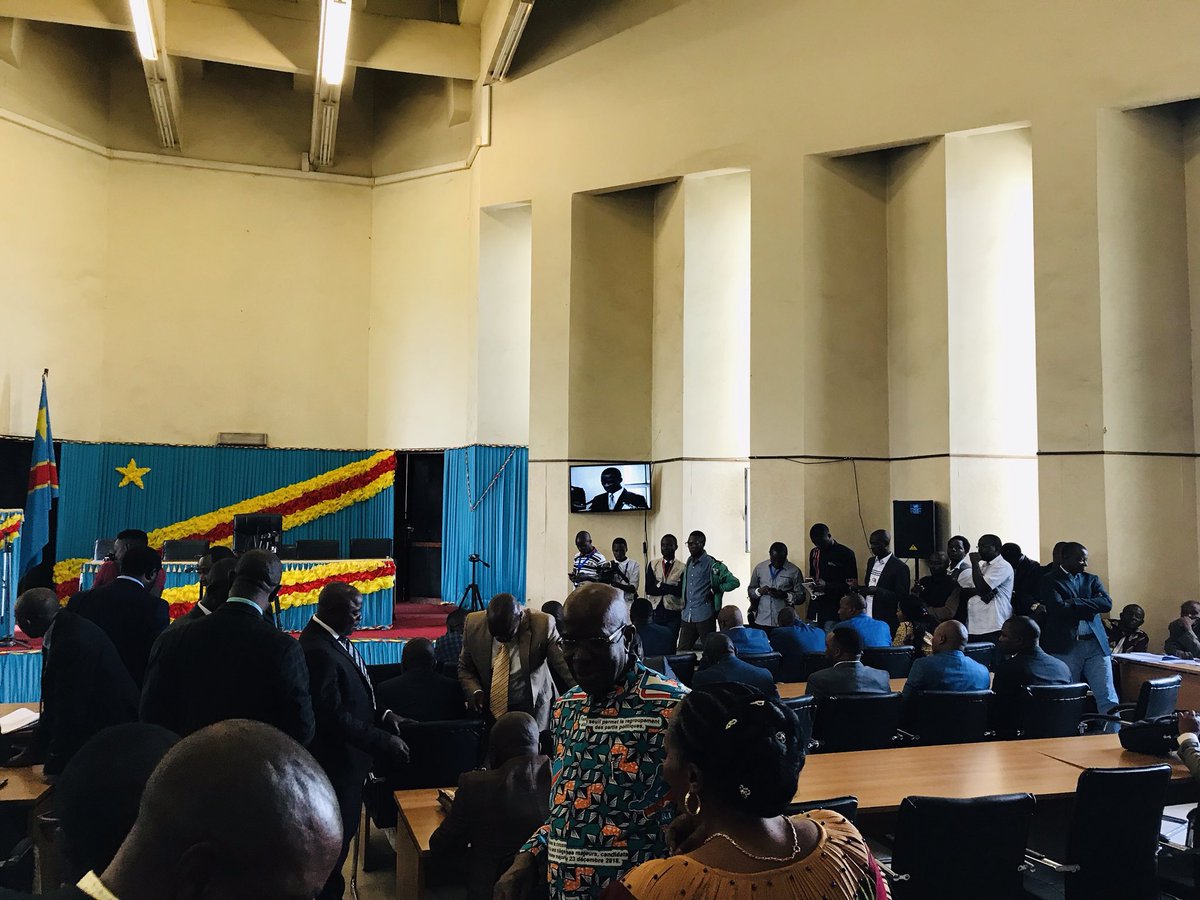 claudiachumaC2N's tweet photo. Happening Now:
#Nordkivu :Aujourd’hui commence la présentation des projets des candidats gouverneurs .La population est présente pour apprécier les différentes speechs mais c’est aux députés élus de nous donner ce gouverneur qui va faire la différence pour notre province. Je https://t.co/i30Bo7X67X