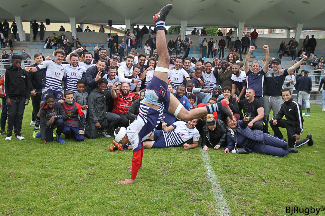 Hier, Saint-Denis fût confronté à un solide adversaire Compiègnois qu'il aura fallu contrer pendant 80mn. Solidaire en défense, Saint-Denis encouragé par un public nombreux, remporte cette confrontation 24 à 18 et synonyme de remonté en Fédérale 2. Bravo à tous!
#sdusRugby