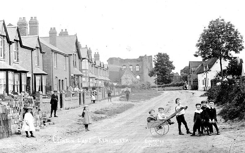 Memories Monday 🎥 
.
I wonder what they were going to build with those bricks?
.
#History #kenilworth #oldbutgold