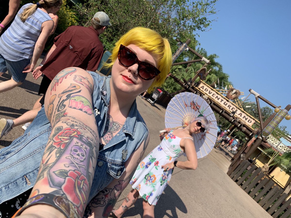 #CastCompliment Edwin from PR made our morning magical.  Best photographer in magic kingdom.