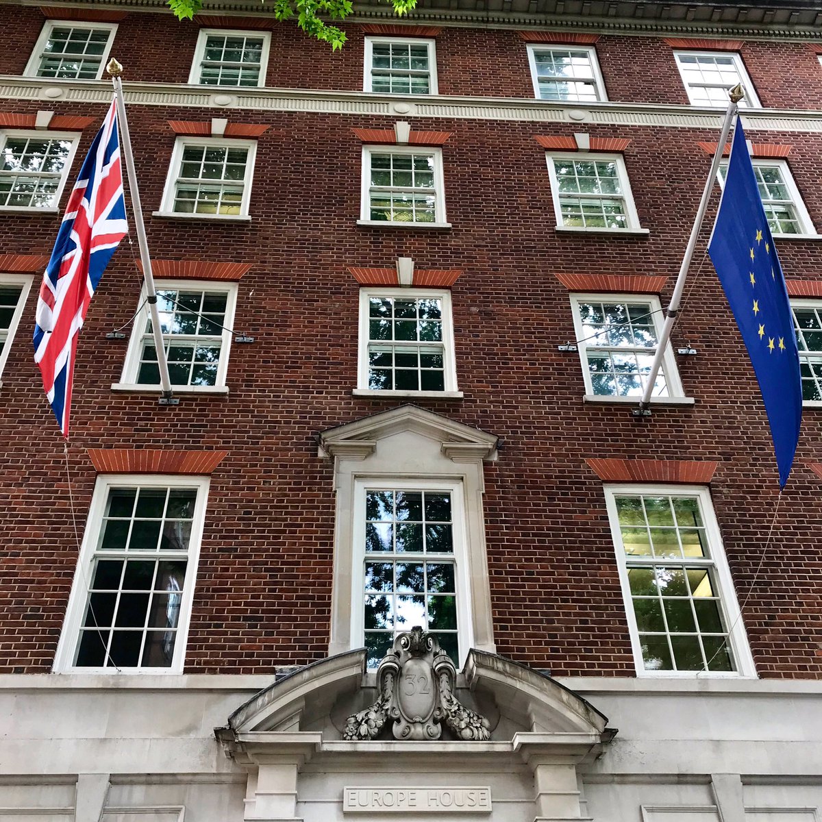 The European elections reinforce that citizens are no longer divided between left and right but between those who believe in a future of progress and change and those who are traditionalists and want to go back to a world of the past. #EuropeanElectionResults