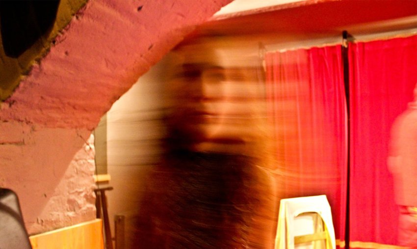 Danas u 19h @ Vinyl:
Predstava koja je nastala u svibnju 
(Tamara Curić i Hanna Plirn)
#platforma_hr
facebook.com/events/2387362…