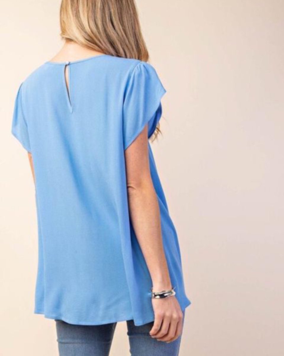 studiotostreet's tweet image. This flutter-sleeve, key-hole top is perfect for the warm summer weather! Use the code "MemorialDay" for 20% off EVERYTHING! Shop this and more new arrivals here: ow.ly/lUYn50un8g0