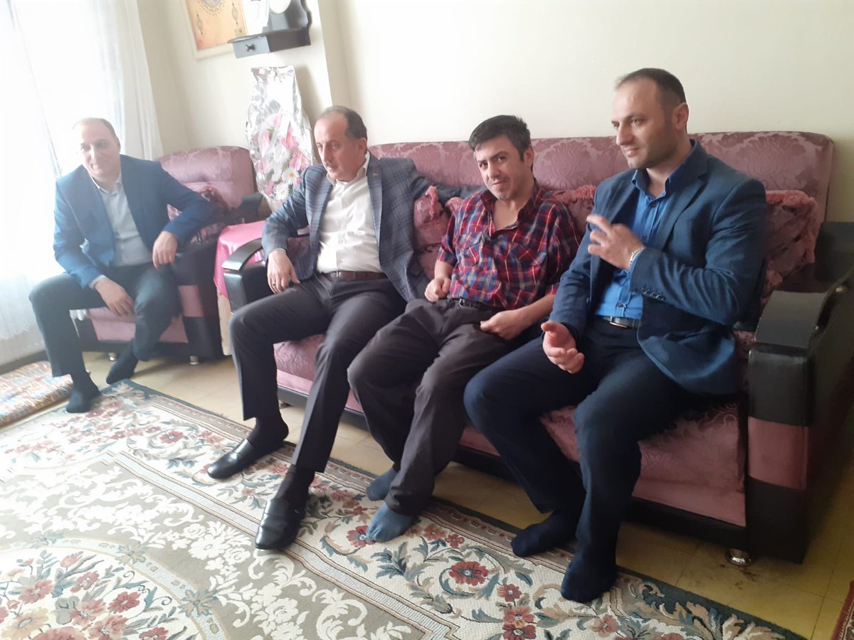 Yıldıztepe Mahallemizdeki zihinsel engelli Bayram kardeşimizi ziyaret ettik. Kıymetli ailesine ve Bayram kardeşimize bizi misafir ettiği için çok teşekkür ediyor, bütün ihtiyaçlarında yanında olmaya devam edeceğimize söz veriyoruz.