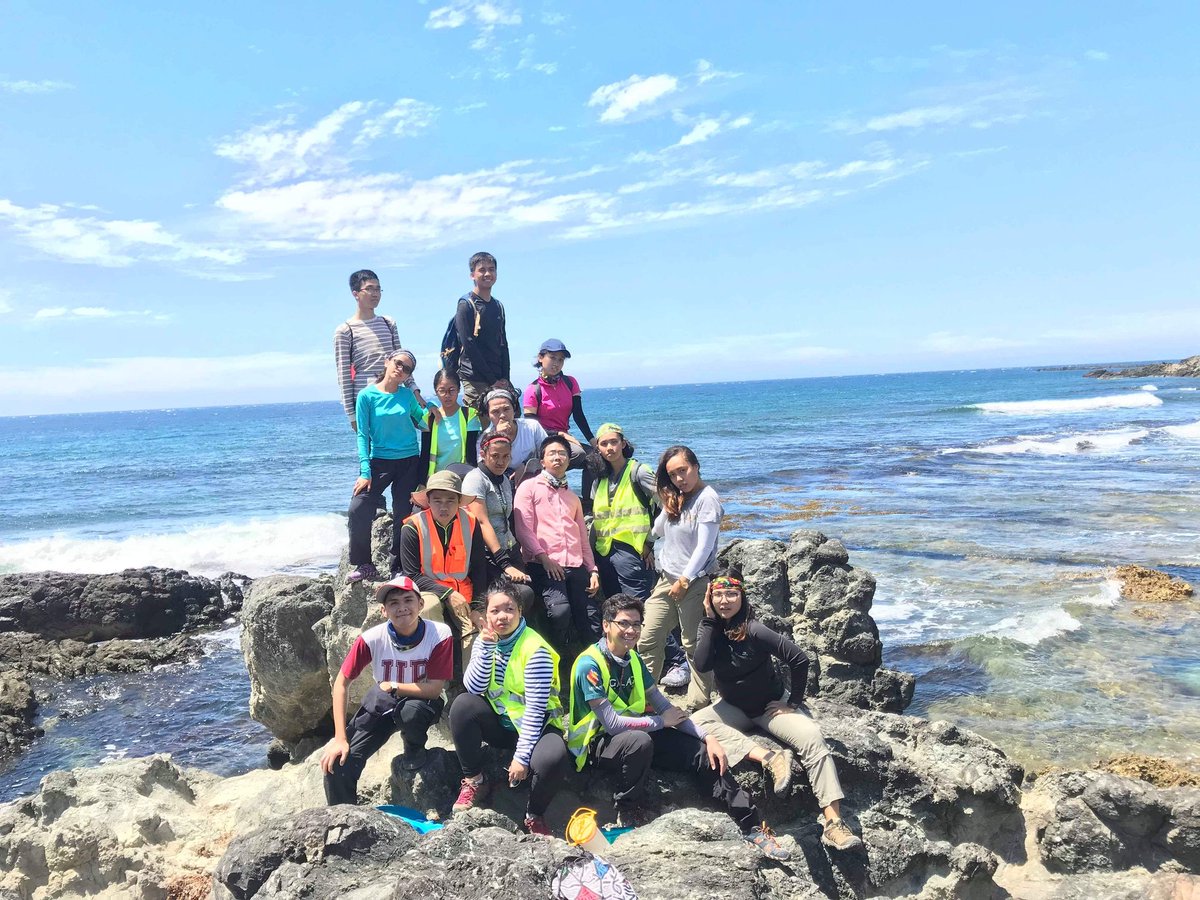 gerful_geriko's tweet photo. Here's to 4 years of academic excellence and environmental protection with you all! 🌲📖

Here's to shining brighter!! 💎💚

Thanks for everything, @upgems!!!

#LavaWins #DuKnights #PakGranite #aFAMitic https://t.co/dVXOnR0Mup