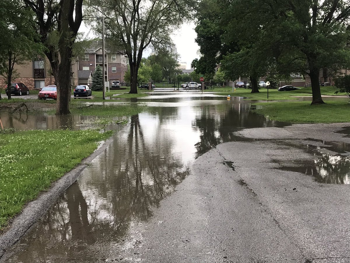 Msimmons_3NN's tweet photo. 3rd ave in council bluffs is flooded. A neighbor told me this is the 4th time this year this has happened. https://t.co/nttCAiIMmY