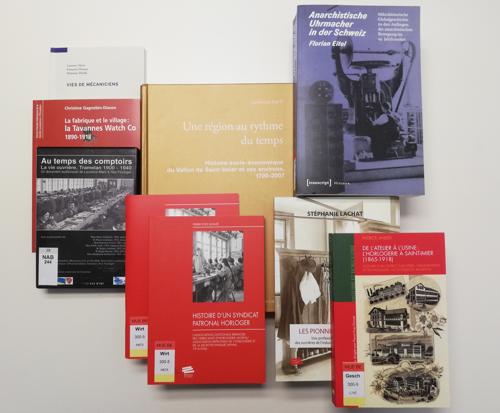 bernensia's tweet photo. Ab heute in der BMü-Vitrine: Uhrenindustrie und Arbeiterschaft im Berner Jura | #histBE #histéco #ecohist #histsoc #sochist #Jurabernois https://t.co/vl4kPm3pLZ