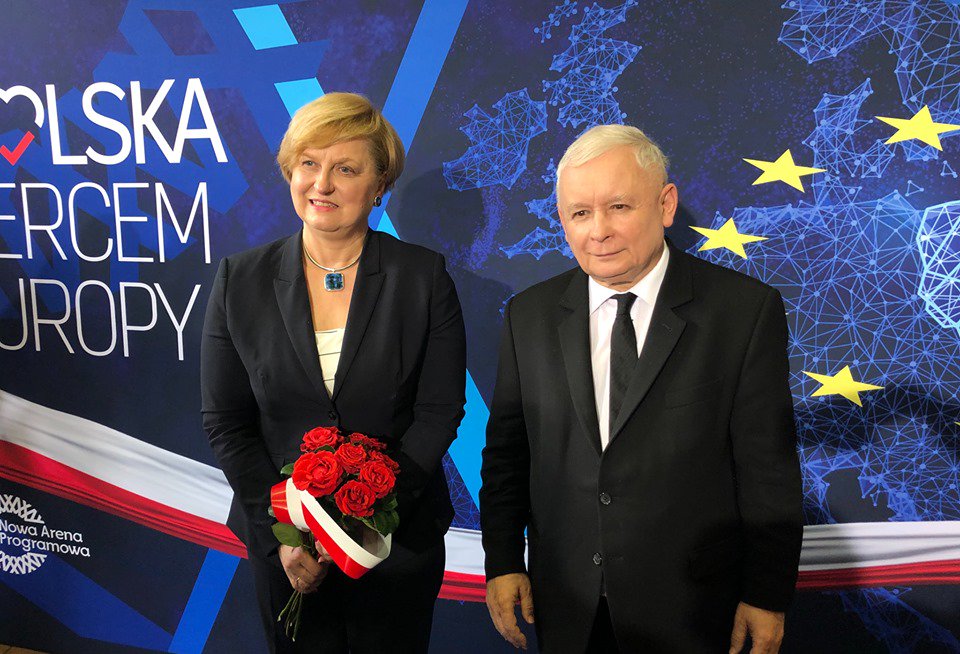 AnnaFotyga_PL's tweet photo. Serdecznie dziękuję za zaufanie i każdy z 160 517 oddanych na mnie głosów! #PolskaSercemEuropy https://t.co/TCajLvKZJ3