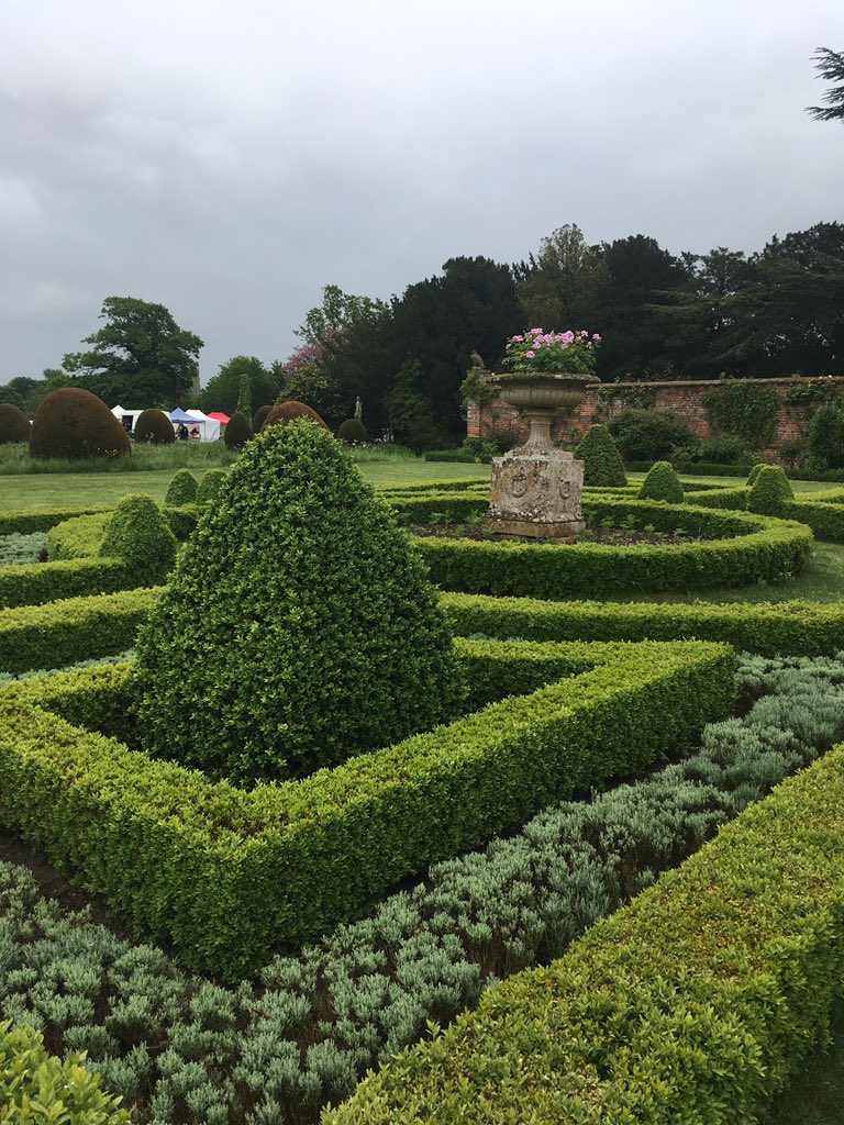Amykawhite's tweet photo. More pics of the gardens @HelminghamHall yesterday #Springplantfair 😊 https://t.co/RuRXhzfvHV