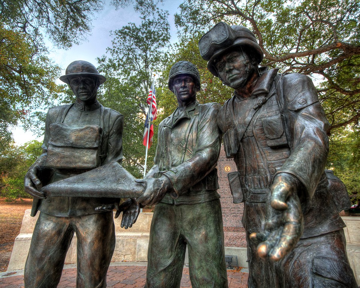 Pf_Police's tweet image. Today we honor and remember those who have made the ultimate sacrifice serving in the military. #MemorialDay