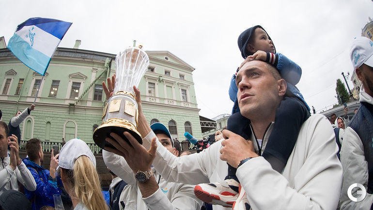 sportexpress's tweet image. Санкт-Петербург такого еще не видел. Чемпионский проезд "Зенита"

Кадры, которых многие ждали весь сезон 📸 sport-express.ru/football/rfpl/…