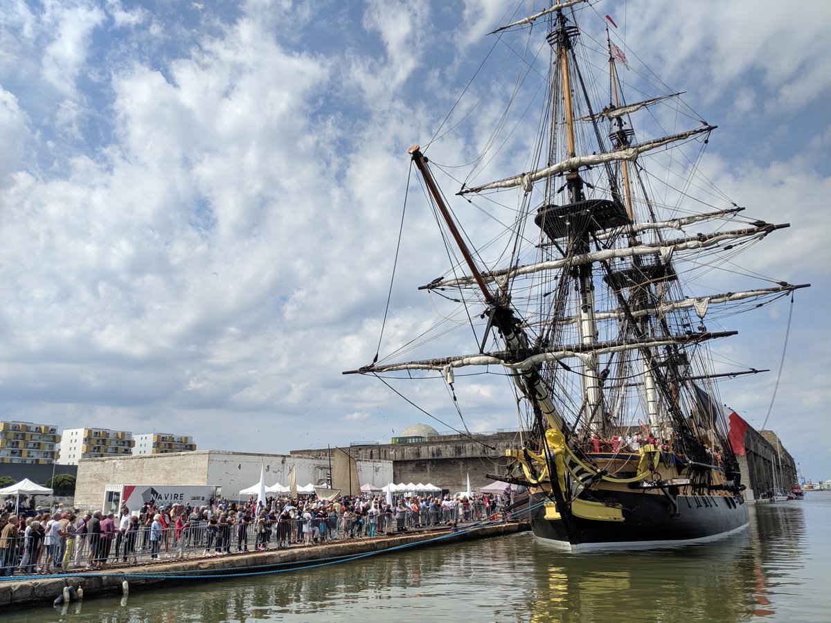Nos simulateurs de réalité virtuelle <a href="/navalgroup/">Naval Group</a> ont accompagné le navire des métiers du @LECAMPUS_ à Saint Nazaire. L'Hermione continue de veiller sur Nyx, dont la collaboration avec <a href="/LHERMIONE_SHIP/">L'Hermione</a> a permis de lancer notre activité de simulation 3D en 2014.